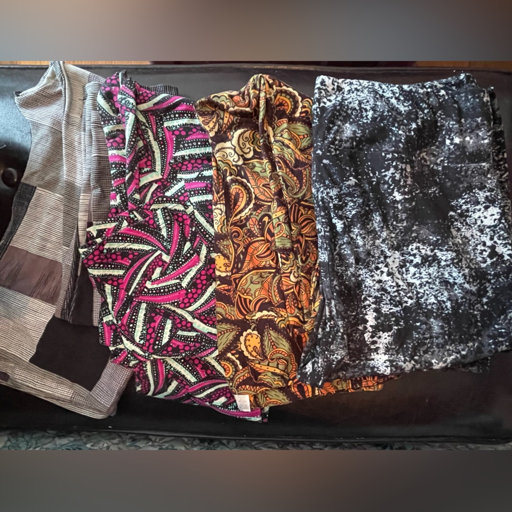 EUC 4 pairs T/C LuLaRoe Leggings